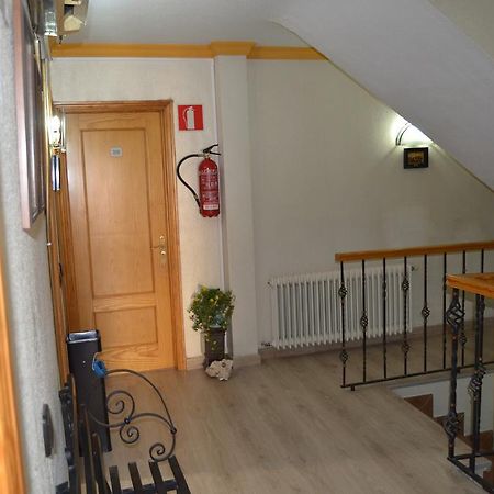 Hostal Don Juan I Alcalá de Henares Zewnętrze zdjęcie