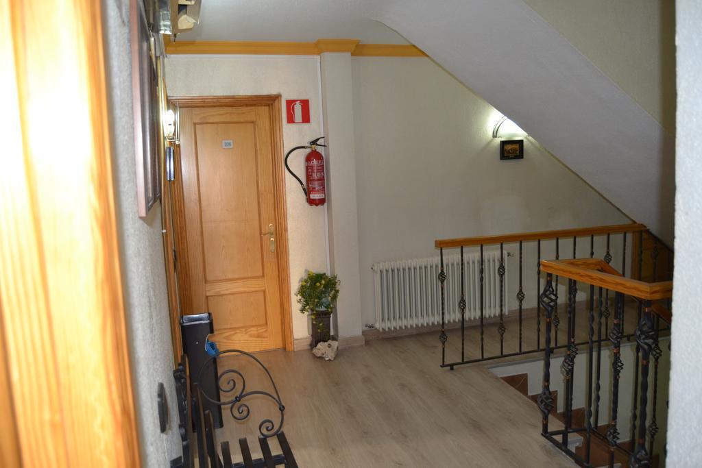 Hostal Don Juan I Alcalá de Henares Zewnętrze zdjęcie