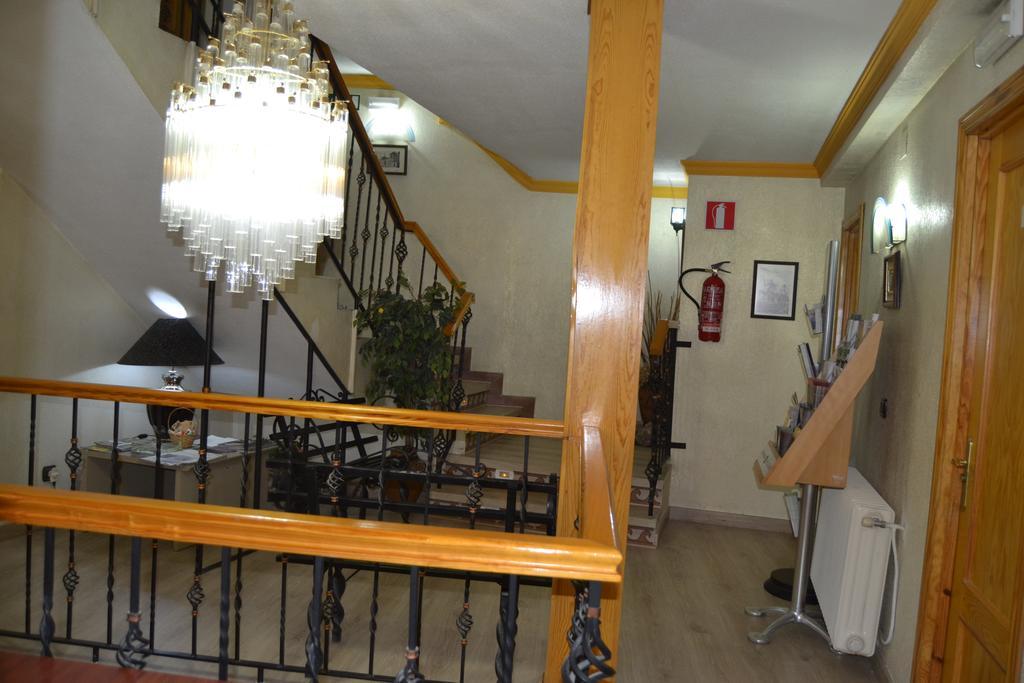 Hostal Don Juan I Alcalá de Henares Zewnętrze zdjęcie