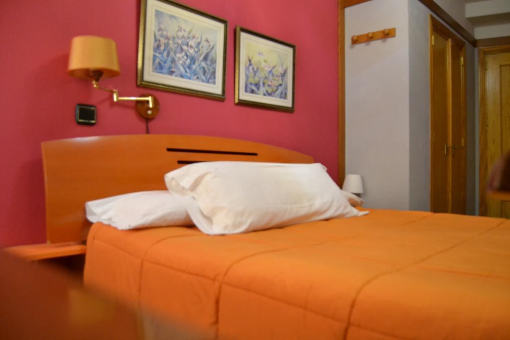 Hostal Don Juan I Alcalá de Henares Zewnętrze zdjęcie