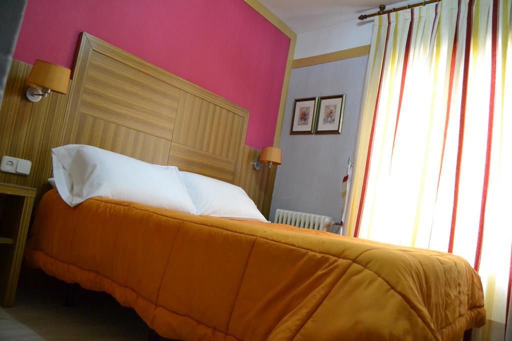 Hostal Don Juan I Alcalá de Henares Zewnętrze zdjęcie