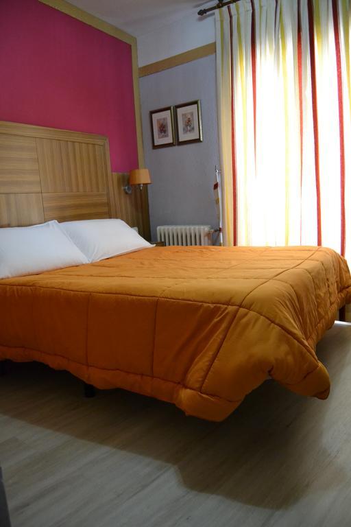 Hostal Don Juan I Alcalá de Henares Zewnętrze zdjęcie