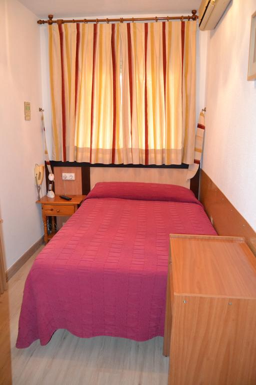 Hostal Don Juan I Alcalá de Henares Zewnętrze zdjęcie