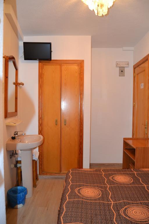 Hostal Don Juan I Alcalá de Henares Zewnętrze zdjęcie
