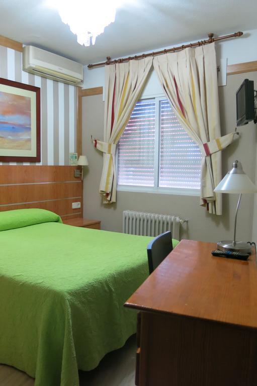 Hostal Don Juan I Alcalá de Henares Zewnętrze zdjęcie