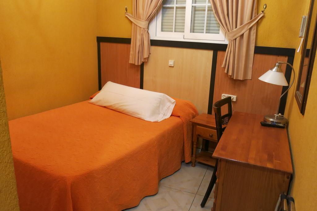 Hostal Don Juan I Alcalá de Henares Zewnętrze zdjęcie