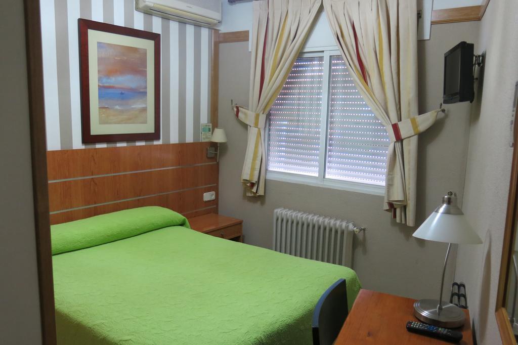 Hostal Don Juan I Alcalá de Henares Zewnętrze zdjęcie